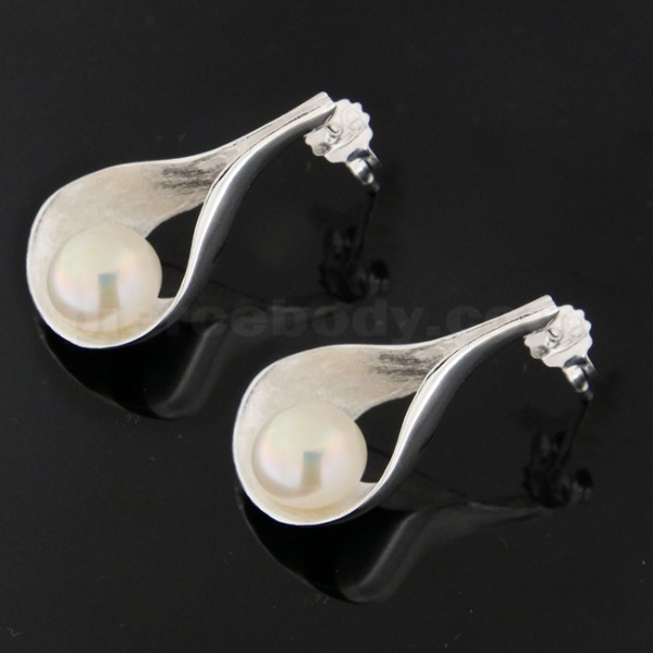 silver-earrings