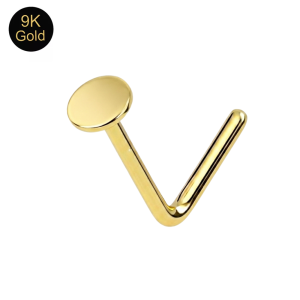 Close-up of the high-polish flat disc surface on a 9k solid yellow gold nose stud.